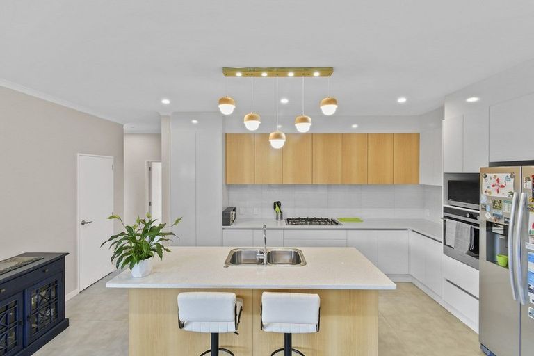 Photo of property in 3 Papaview Road, Papakura, 2110