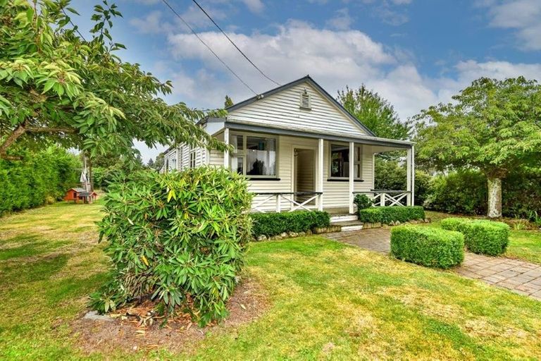 Photo of property in 13 Cliff Street, Coalgate, 7673