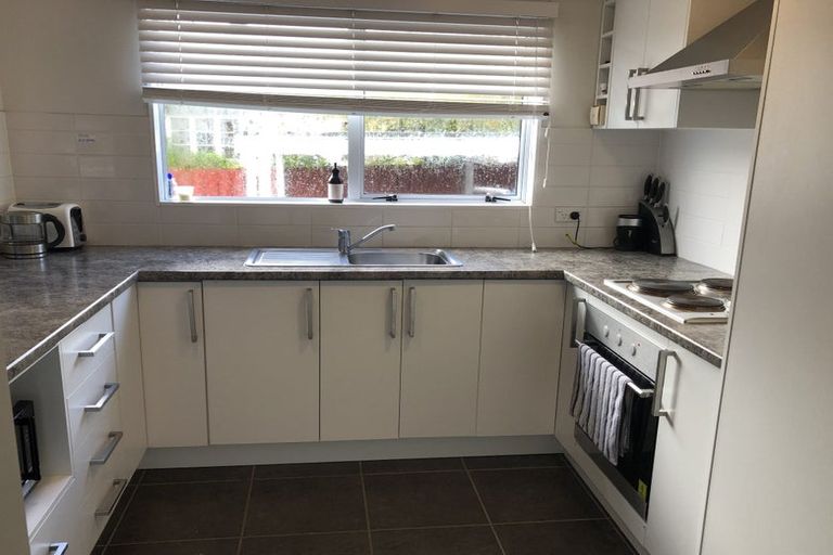 Photo of property in 2/30 Norwood Road, Bayswater, Auckland, 0622