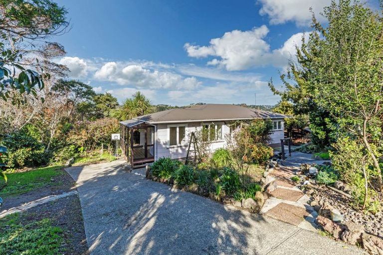 Photo of property in 109-111 Whangaparaoa Road, Red Beach, 0932