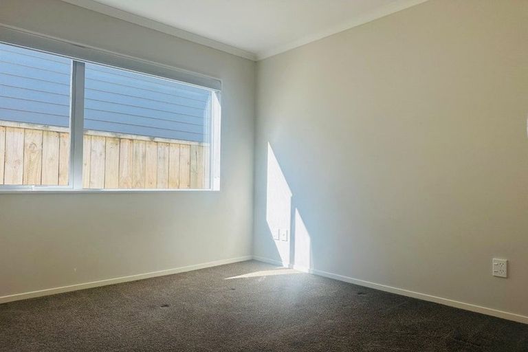 Photo of property in 3 Farmland Road, Papakura, 2110