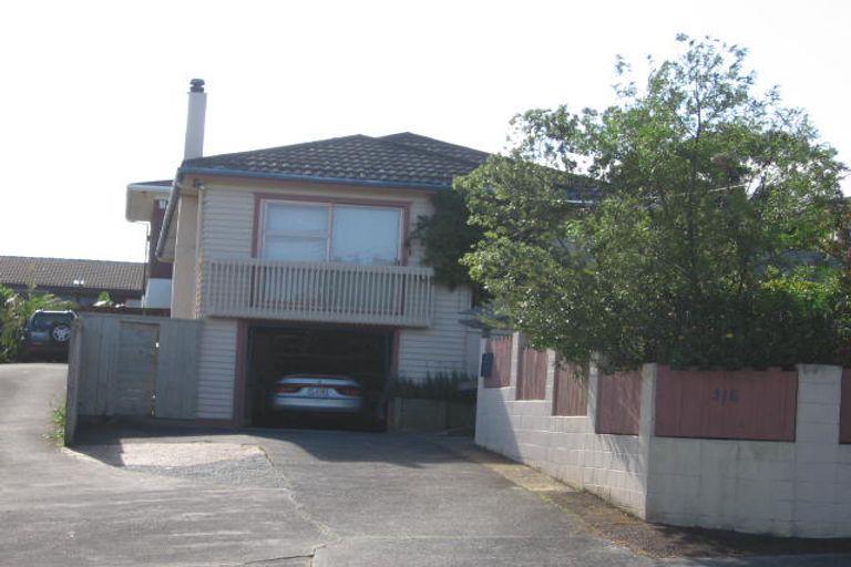 Photo of property in 2/316 Beach Road, Campbells Bay, Auckland, 0630