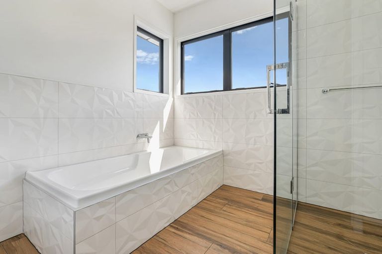 Photo of property in 143 Whangaparaoa Road, Red Beach, 0932