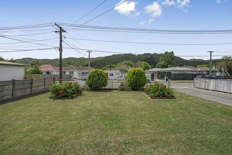 Photo of property in 52 Dover Road, Wainuiomata, Lower Hutt, 5014