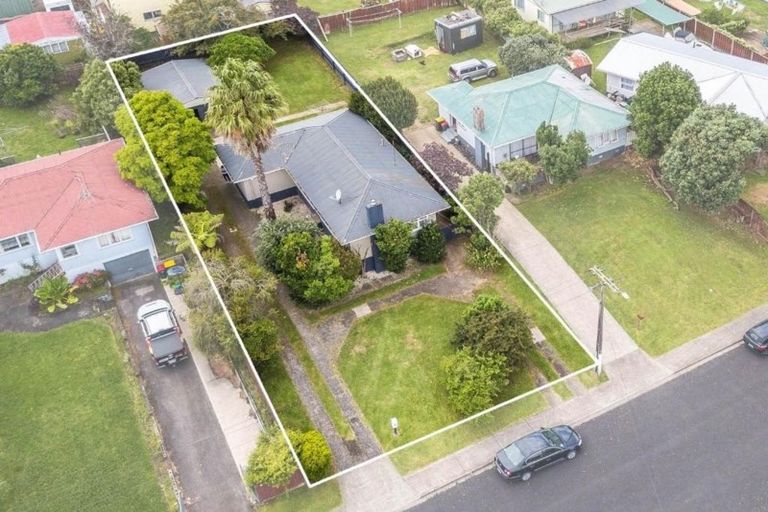 Photo of property in 14 Eddowes Street, Manurewa, Auckland, 2102