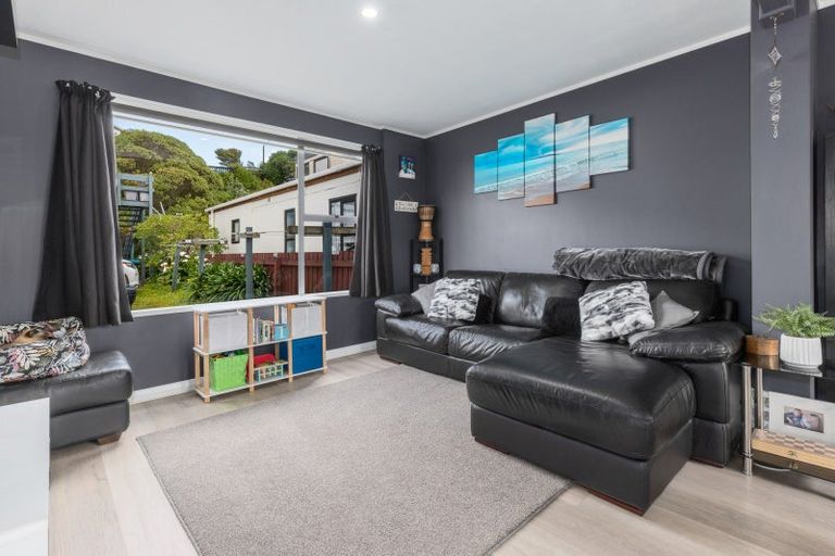 Photo of property in 2/3 School Road, Plimmerton, Porirua, 5026