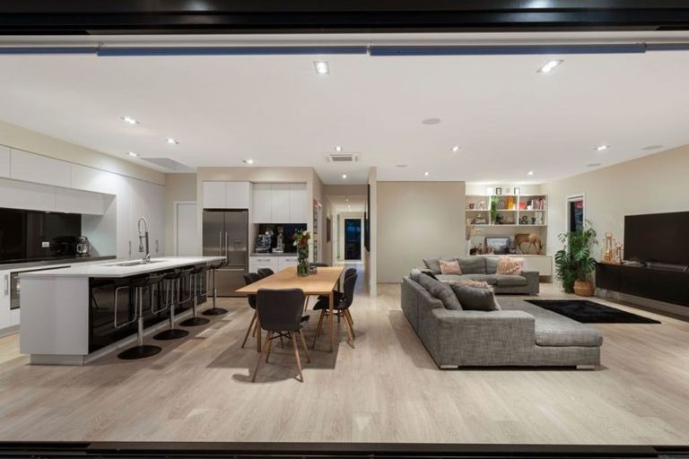 Photo of property in 98 Ferry Parade, Herald Island, Auckland, 0618