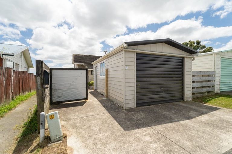 Photo of property in 12a Kingsbridge Place, Newlands, Wellington, 6037