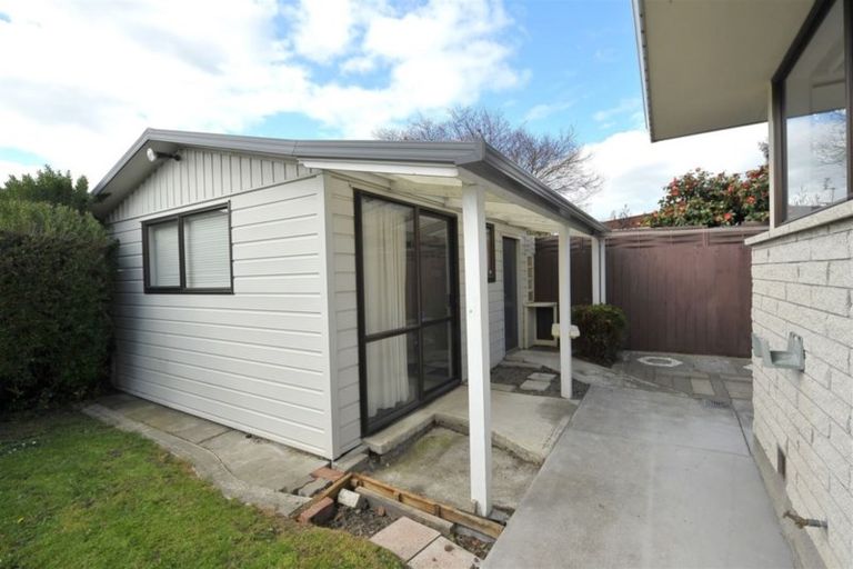 Photo of property in 28 Chipping Lane, Redwood, Christchurch, 8051