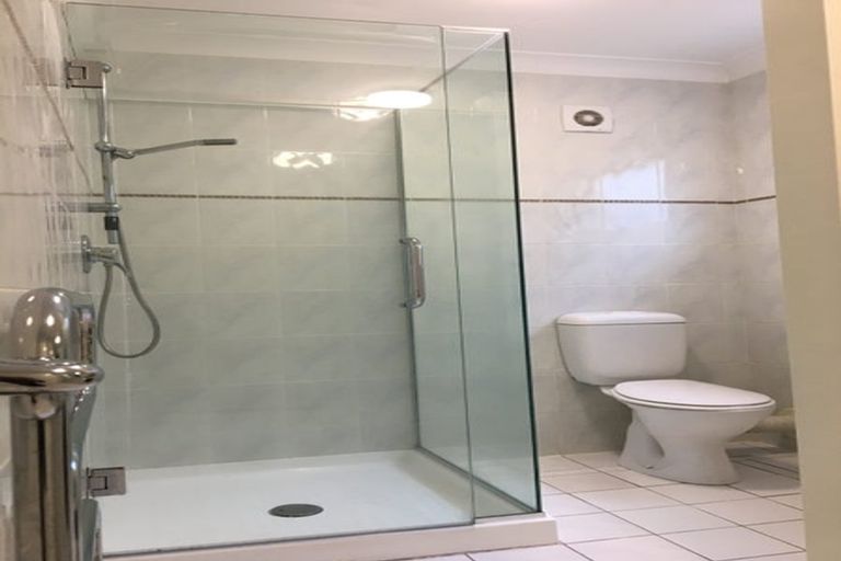 Photo of property in 3 Searidge Rise, West Harbour, Auckland, 0618