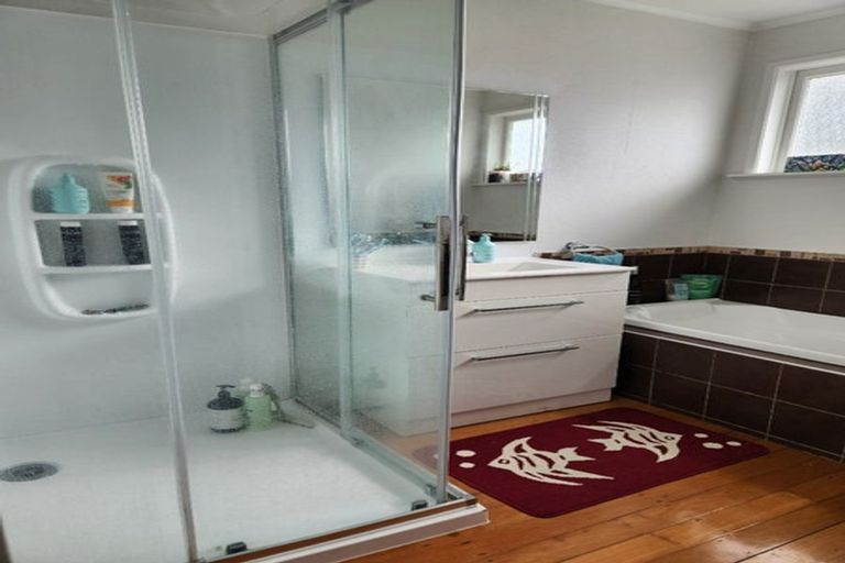 Photo of property in 9 Trosk Place, Waiuku, 2123