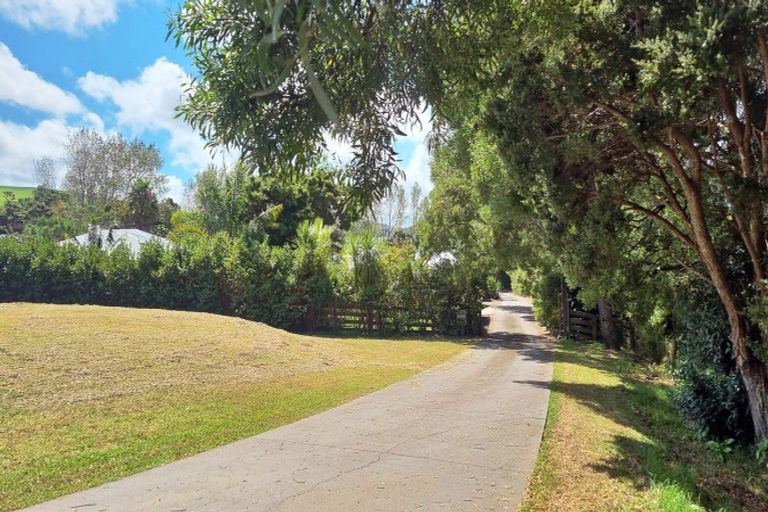 Photo of property in 949 State Highway 16, Waimauku, 0812