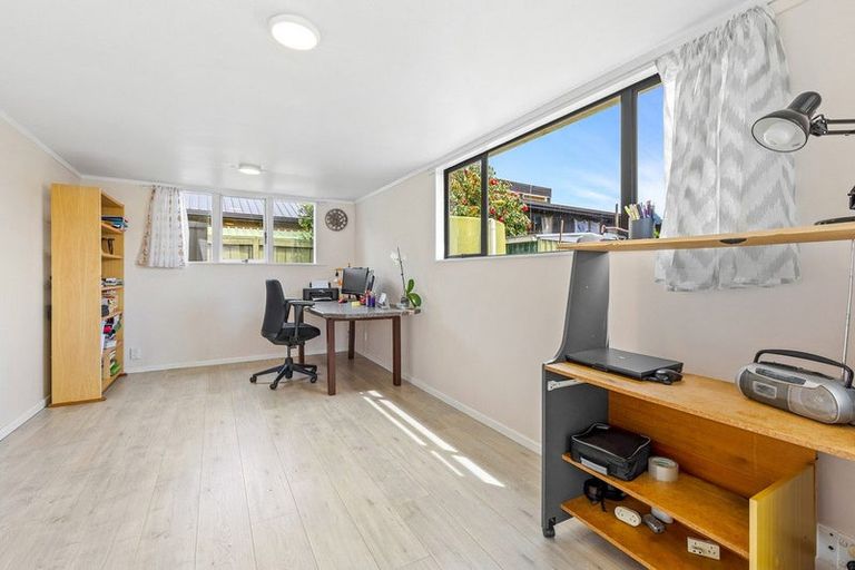 Photo of property in 17 Rheingold Place, Huapai, Kumeu, 0810