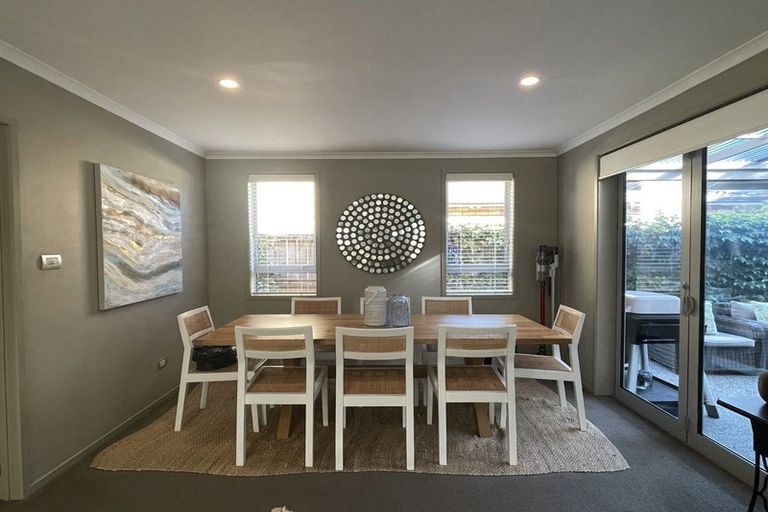 Photo of property in 6 Horizon View Road, Oteha, Auckland, 0632