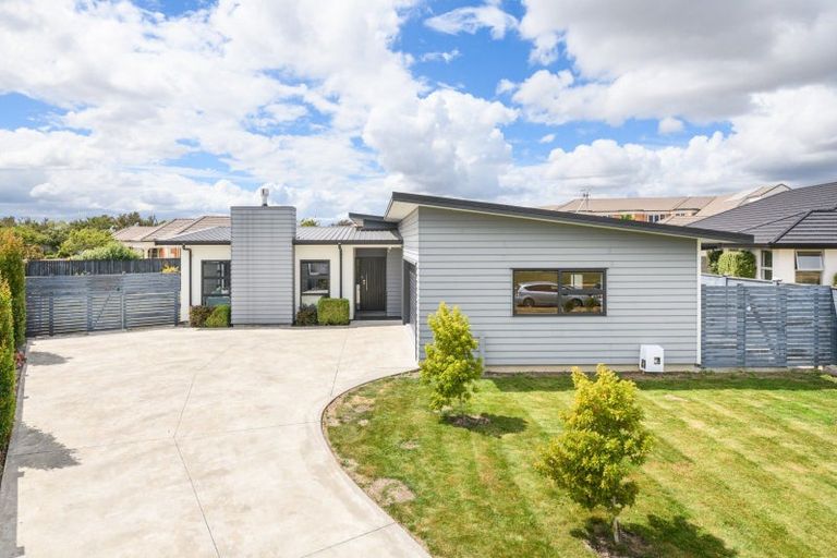Photo of property in 32 Dogwood Way, Milson, Palmerston North, 4414