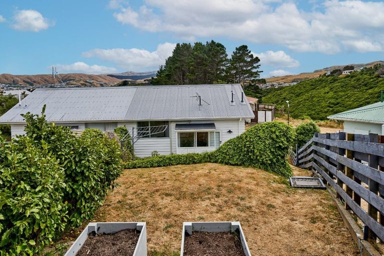 Photo of property in 30 Colchester Crescent, Newlands, Wellington, 6037