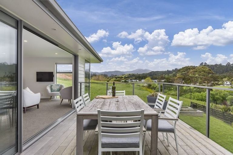 Photo of property in 4 Penney Rise, Matakana, 0985