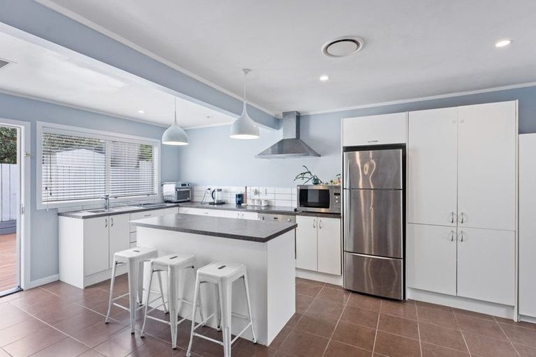 Photo of property in 116 Seaview Road, Paraparaumu Beach, Paraparaumu, 5032