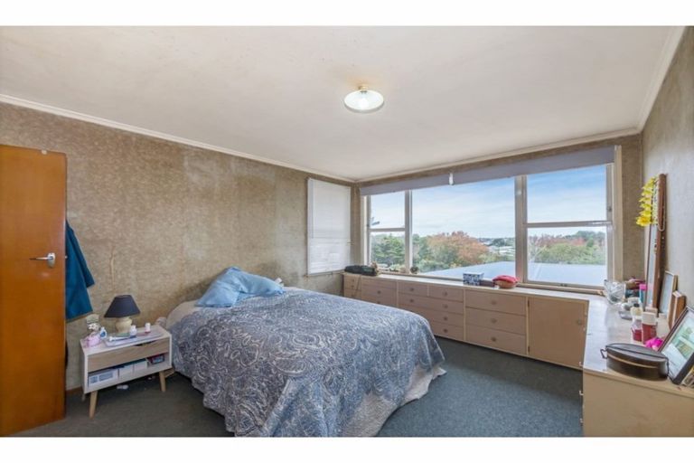 Photo of property in 59 Totaravale Drive, Totara Vale, Auckland, 0629