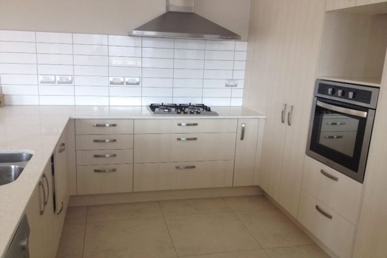 Photo of property in 32 Horizon View Road, Oteha, Auckland, 0632