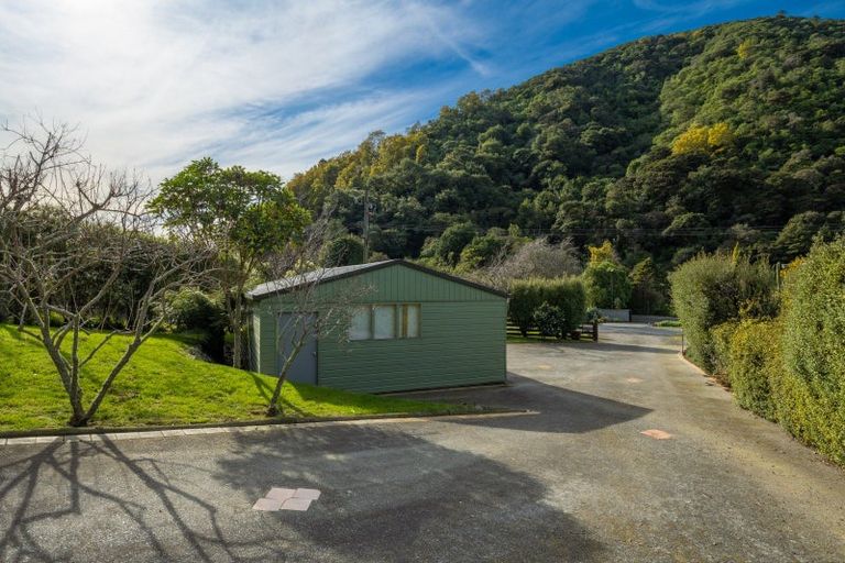 Photo of property in 17 Garden Terrace, Picton, 7220