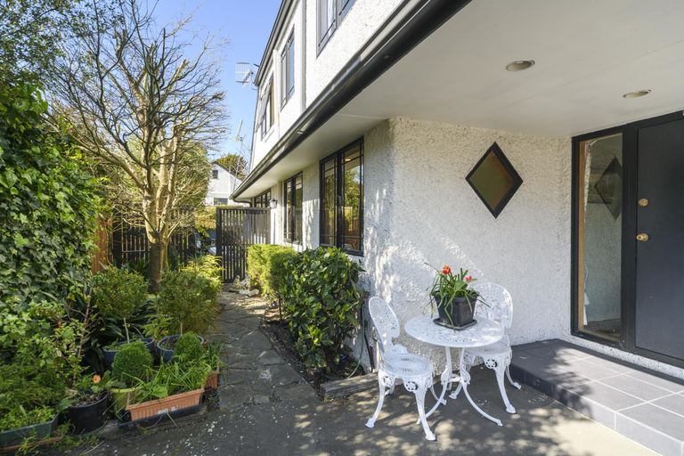 Photo of property in 23 Chadwick Place, Highbury, Palmerston North, 4412