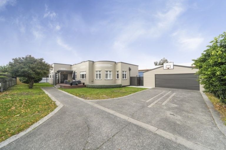 Photo of property in 73 Rangitane Street, Palmerston North, 4414