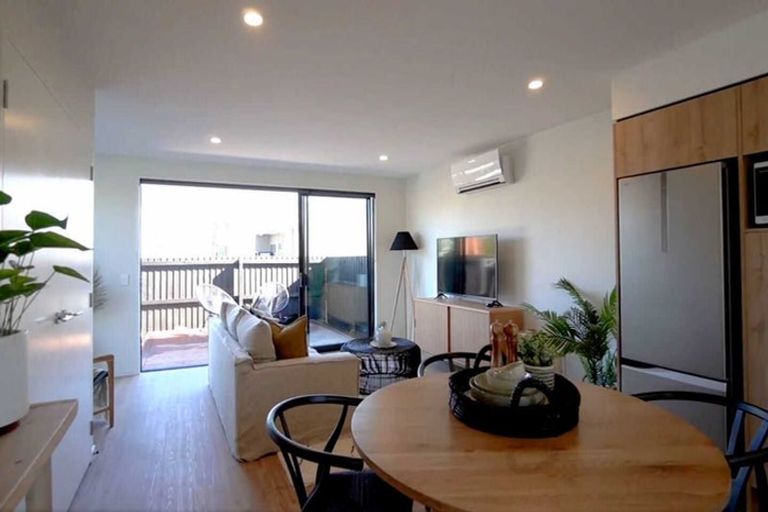 Photo of property in 2/102 Creyke Road, Ilam, Christchurch, 8041