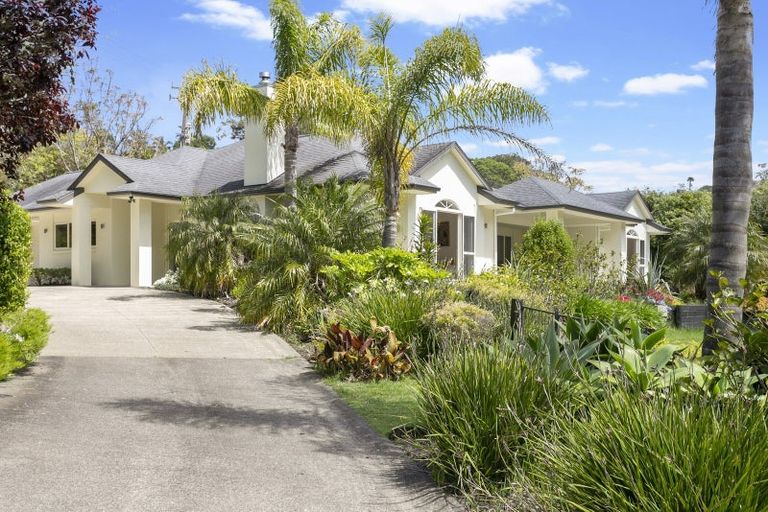 Photo of property in 7 Hobbs Road, Matakatia, Whangaparaoa, 0930