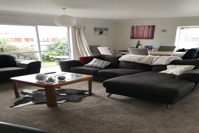 Photo of property in 1/28 Rewarewa Road, Te Atatu Peninsula, Auckland, 0610