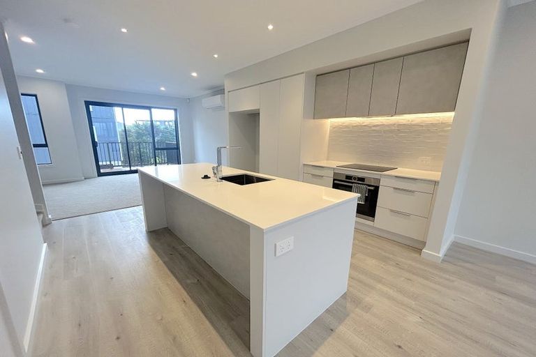 Photo of property in 5/35 Marine Parade, Hobsonville, Auckland, 0616