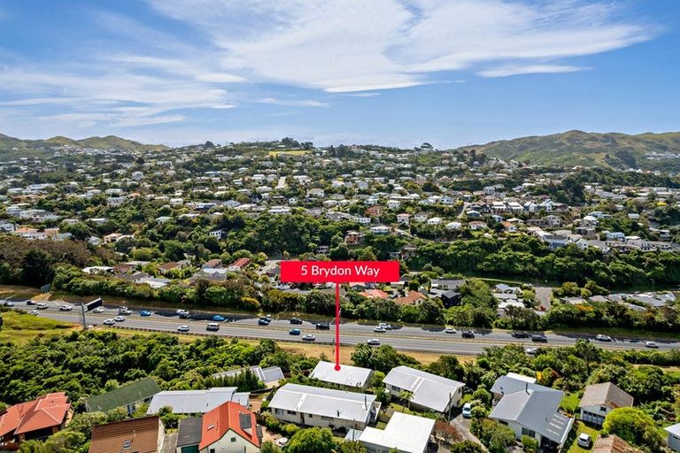 Photo of property in 5 Brydon Way, Paparangi, Wellington, 6037