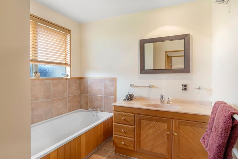 Photo of property in 12 Grove Avenue, Weston, Oamaru, 9401