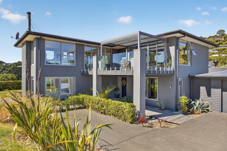 Photo of property in 11 Kaioruru Lane, Charteris Bay, Lyttelton, 8971