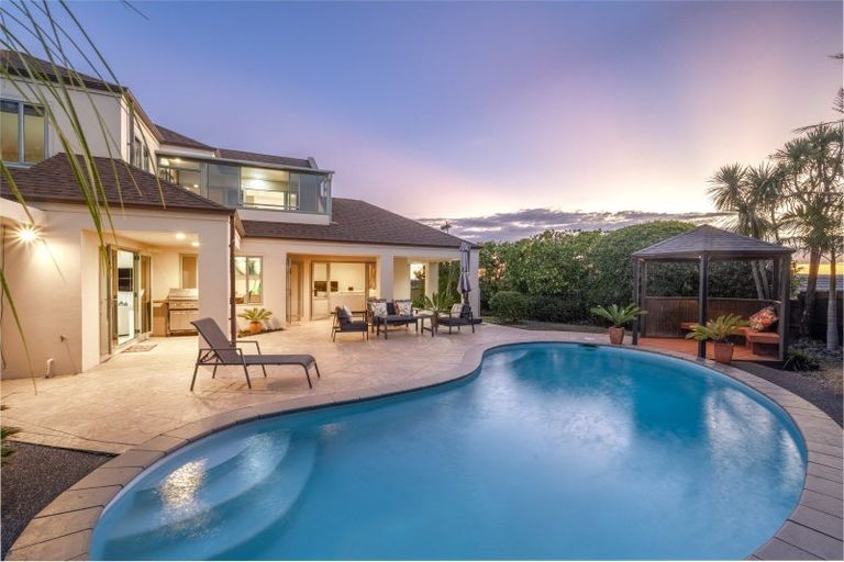 Photo of property in 24 Santa Cruz Drive, Shamrock Park, Auckland, 2016