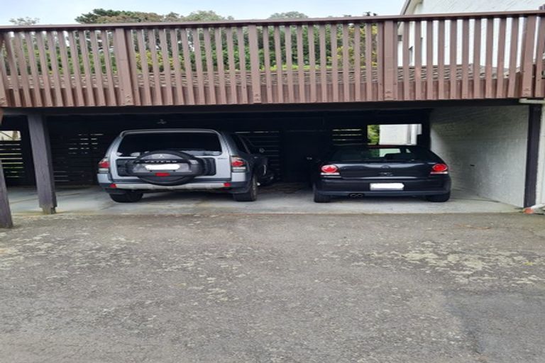 Photo of property in 141 Churton Drive, Churton Park, Wellington, 6037