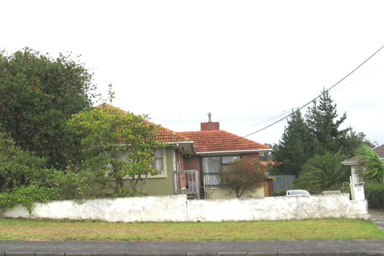 Photo of property in 29 Awaroa Road, Sunnyvale, Auckland, 0612