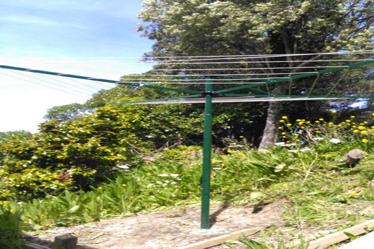 Photo of property in 88 Newlands Road, Newlands, Wellington, 6037