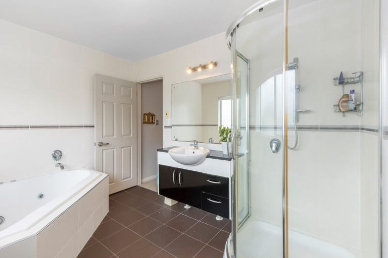 Photo of property in 13 Kunzea Place, Greenhithe, Auckland, 0632