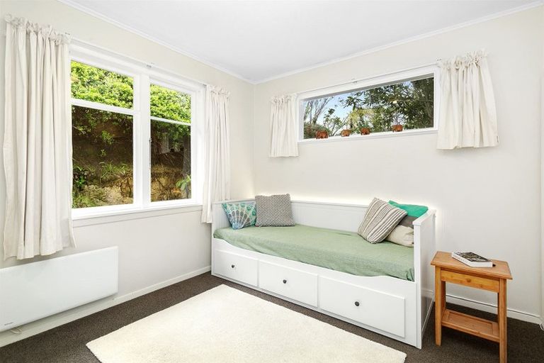 Photo of property in 31 Olivia Crescent, Tawa, Wellington, 5028