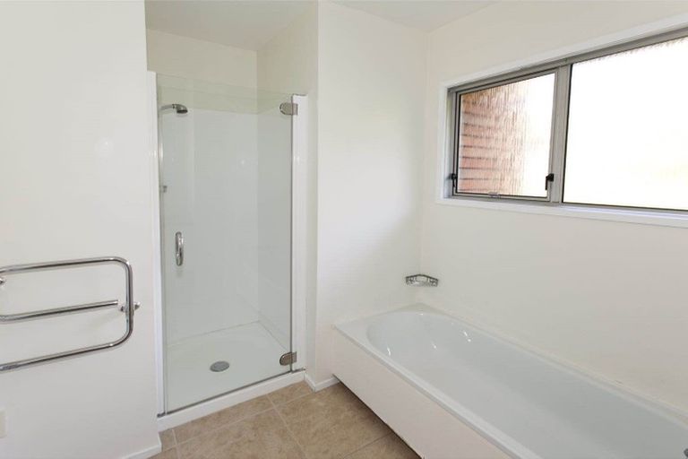 Photo of property in 1/23 Parr Terrace, Castor Bay, Auckland, 0620