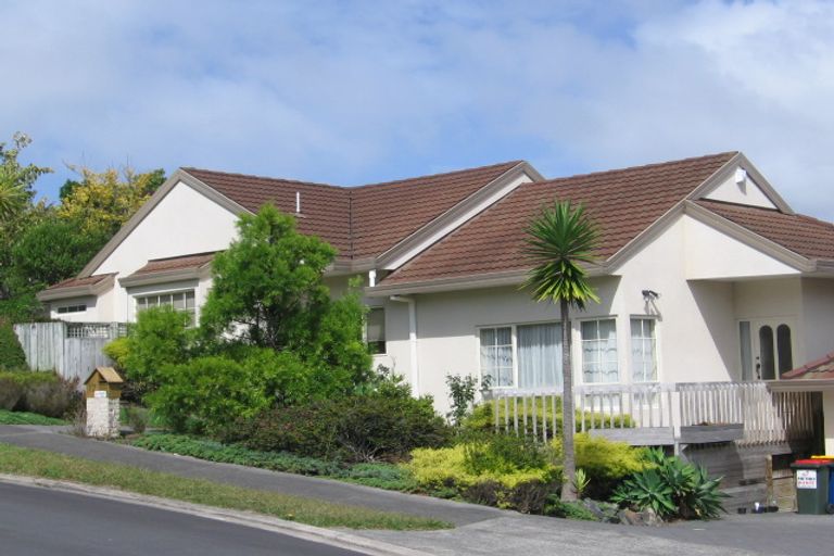 Photo of property in 17 Manu Place, Pinehill, Auckland, 0632