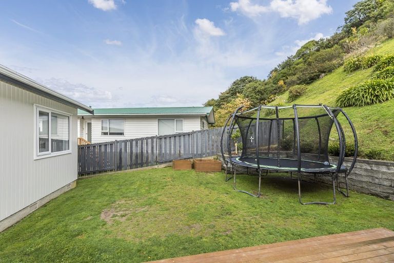 Photo of property in 70 Fyvie Avenue, Tawa, Wellington, 5028