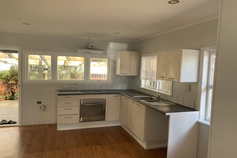 Photo of property in 11a Hill Crescent, Papakura, 2110