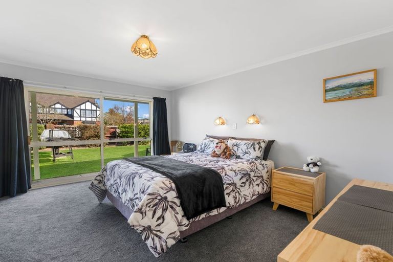 Photo of property in 150 Royal Park Drive, Parklands, Christchurch, 8083