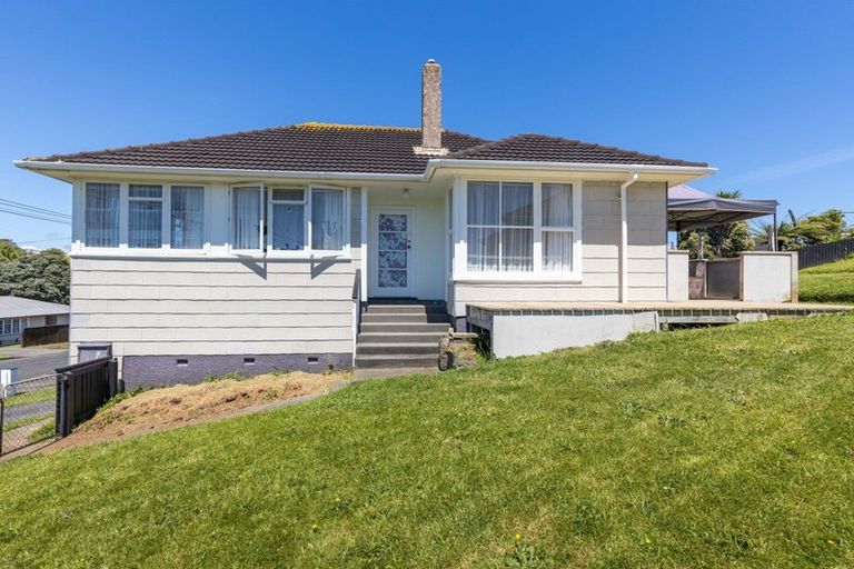 Photo of property in 33 Banks Street, Marfell, New Plymouth, 4310