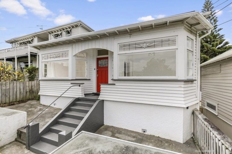 Photo of property in 35 Brougham Street, Mount Victoria, Wellington, 6011