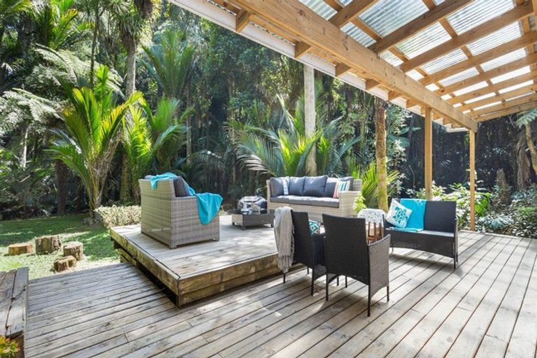 Photo of property in 3 Opanuku Road, Henderson Valley, Auckland, 0612