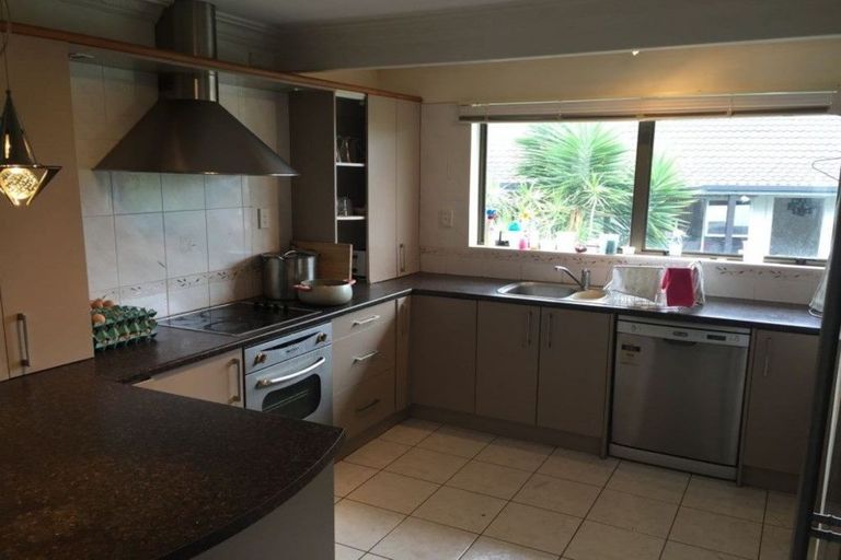 Photo of property in 150 Everglade Drive, Totara Heights, Auckland, 2105