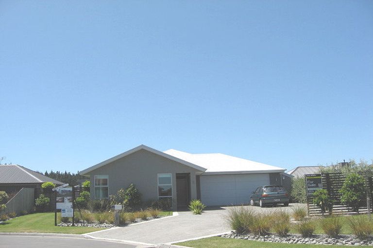 Photo of property in 6 Orewa Close, Parklands, Christchurch, 8083